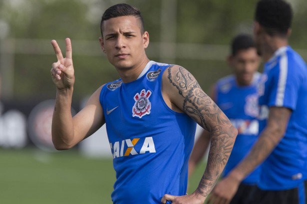 Arana  confirmado por Carille como novo titular do Corinthians; Moiss vai para o banco de reservas