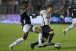 Ovacionado, Rodriguinho descarta m�goa e mira renova��o com o Corinthians