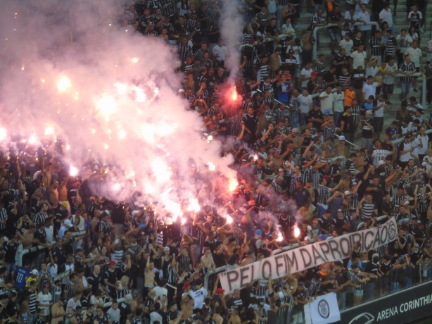 Sinalizadores foram levados  Arena Corinthians