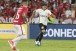 Corinthians consegue gol fora de casa, mas cede empate em jogo eletrizante contra Internacional