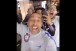 Agora atleta do Corinthians, Serginho vai � Arena e enlouquece com gol de J�; veja