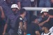 Torcedores do Corinthians levam chutes da PM durante cl�ssico; veja o v�deo