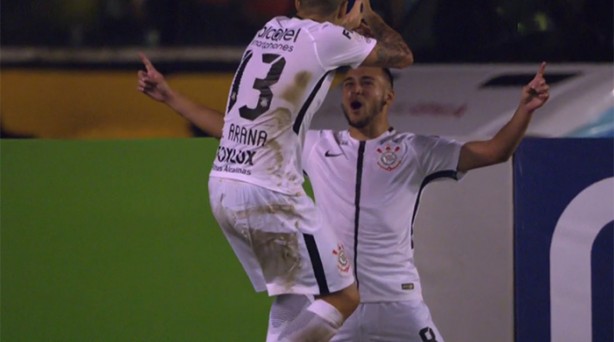 Maycon marcou o terceiro gol do Corinthians