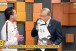 Milton Neves beija escudo do Corinthians ao vivo; Rodriguinho descarta 'zica': 'São Jorge ajuda'