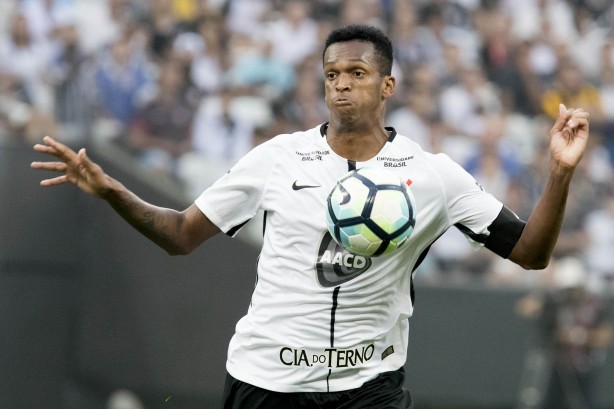 Jô marcou o único gol da partida, garantindo a vitória do Corinthians sobre o Vasco
