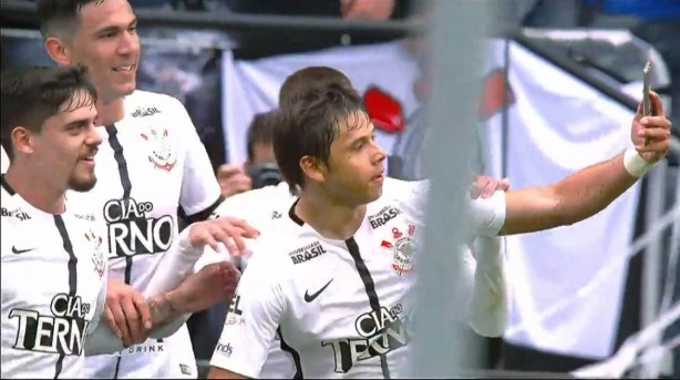 Romero fez selfie após abrir o placar contra Palmeiras na Arena