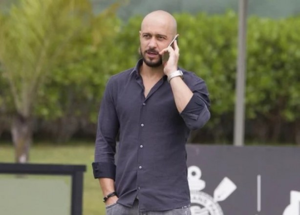 Alessandro deve permanecer na diretoria do Corinthians