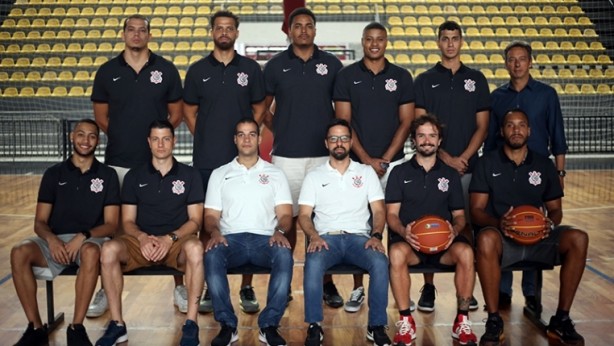 Elenco de basquete do Corinthians faz sua estreia oficial neste sbado