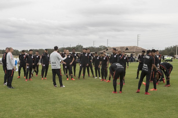 Carille conversa com jogadores antes de decisão contra o Palmeiras