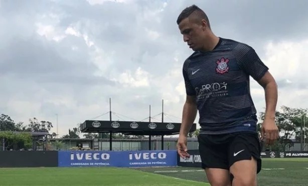 Centroavante se oferece ao Corinthians; Clube não se anima 