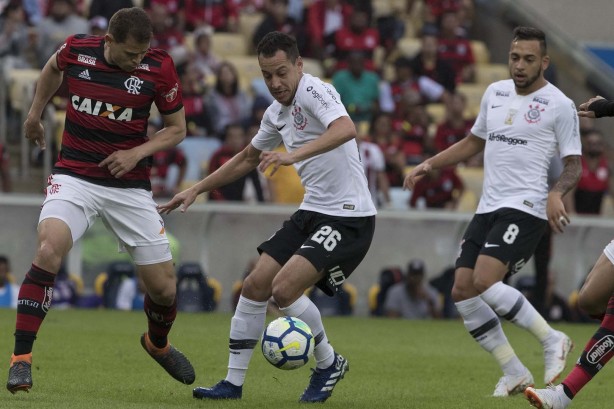 Corinthians de Rodriguinho pouco criou e perdeu para o Flamengo no Maracan