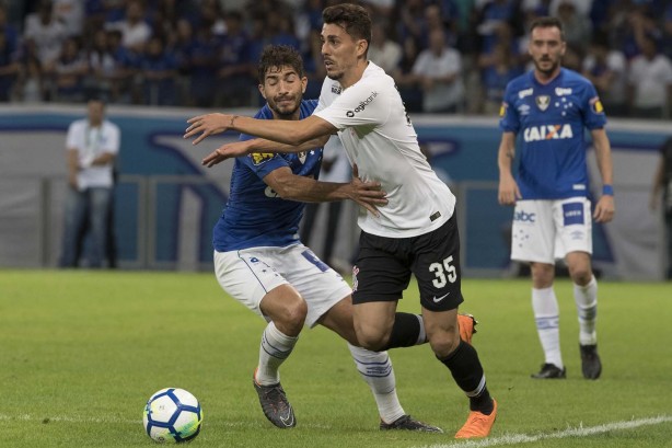 Danilo Avelar se preocupa com sequência de jogos do Corinthians