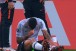 Ap�s ser atingido por Valdivia, Pedro Henrique deixa gramado chorando na Arena