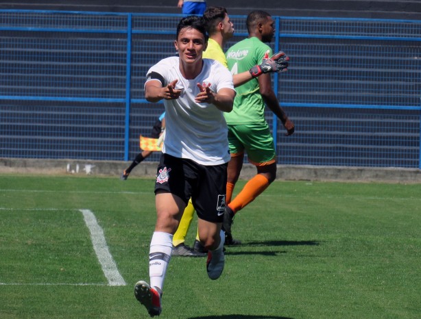 Gustavo Mantuan marcou dois gols na manh deste sbado