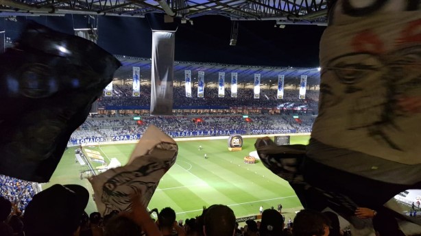 Fiel fez linda festa no Mineiro mesmo aps derrota do Corinthians