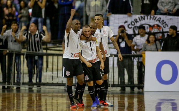 Timo enfrenta Pato por vaga nas semifinais da Liga Nacional de Futsal