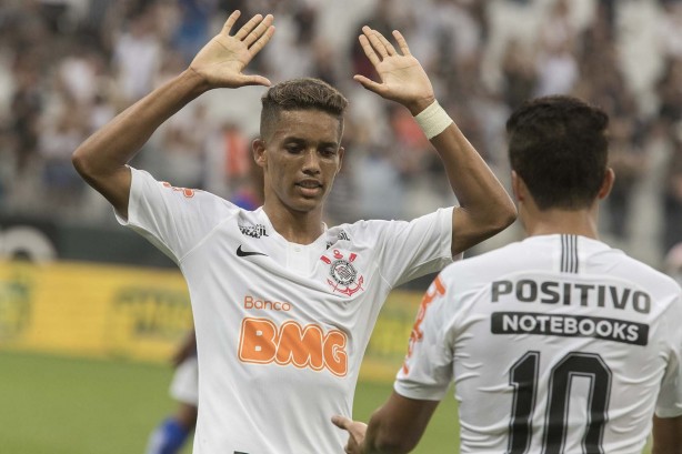 Corinthians tem sete marcas estampadas no uniforme em 2019