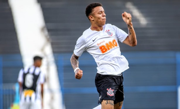 Rafael Bilu comemora gol e boa atuao do Corinthians