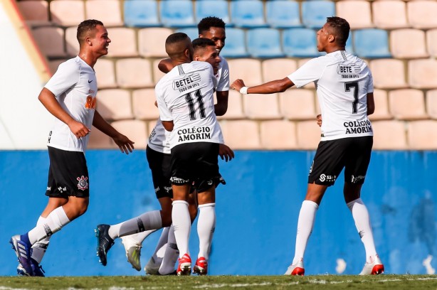 Corinthians venceu o Amrica-MG por 2 a 0 na Arena Barueri