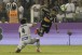 Corinthians repete postura defensiva do Paulista e perde para o Santos em despedida antes de parada
