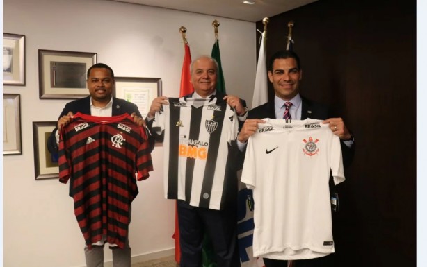 Universidade Brasil estampa camisas de Corinthians, Flamengo e Atltico-MG