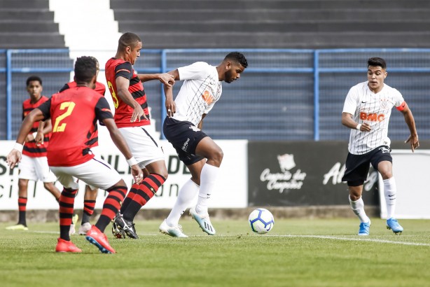 Corinthians foi derrotado pelo Sport na Fazendinha
