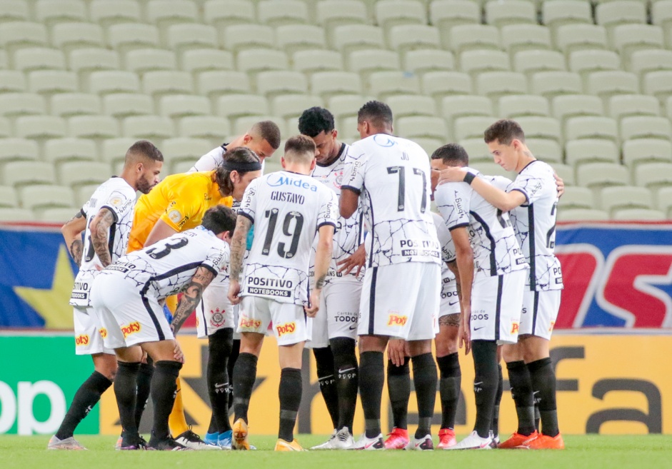 Corinthians sofre quarta derrota no Campeonato Brasileiro e perde chance de colar no G6