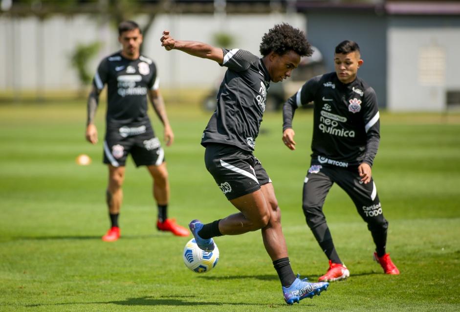O Corinthians, de Willian e Adson, entra em campo nesta quinta-feira, contra o Always Ready, atrás de uma vaga nas oitavas de final da Libertadores