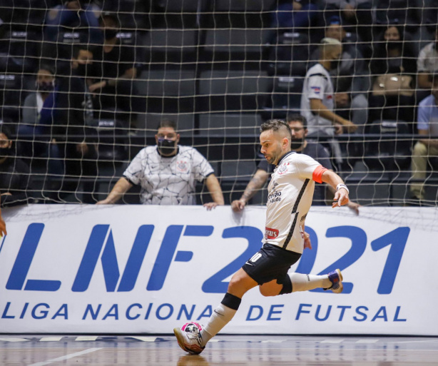 Deives marcou mais um gol pelo Corinthians