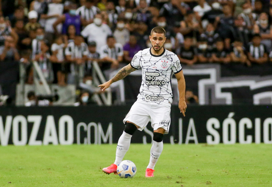 Lateral estreou como jogador do Corinthians na quinta-feira