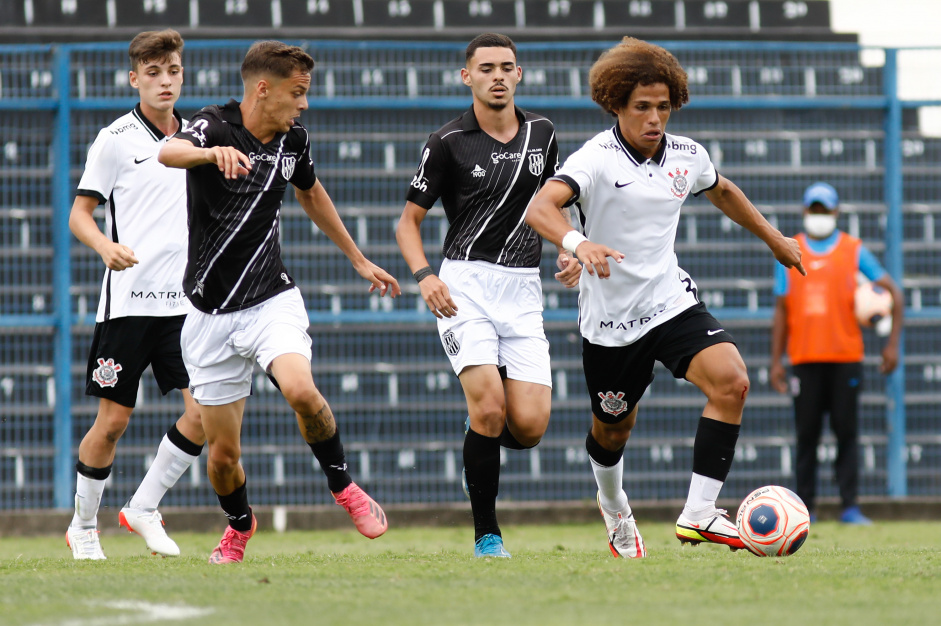 Guilherme Biro deu duas assistências e ajudou o Corinthians a se classificar em primeiro lugar para as quartas