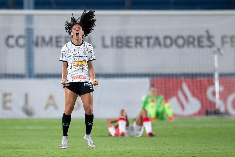 Yasmim é a lateral-esquerda com mais jogos pelo Corinthians feminino; atleta foi usada como zagueira na final da Libertadores 2021