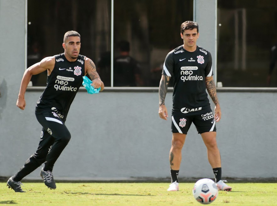 Fagner e Gabriel atuaram juntos no último jogo do Corinthians, contra o Athletico