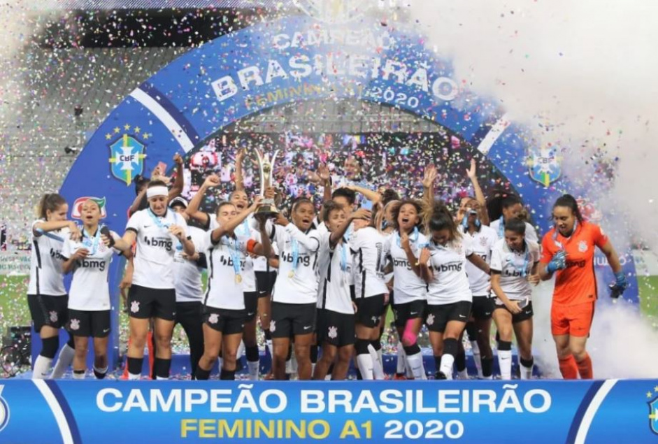 Atual tricampeão brasileiro, Corinthians levantou o bicampeonato há exatamente um ano