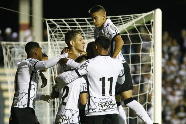 Corinthians garantiu a classificao para a terceira fase da Copinha