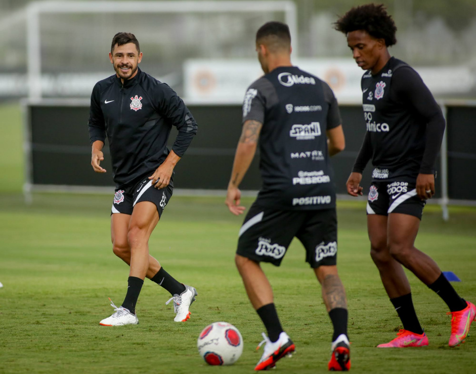 Corinthians segue rotina de treinos no CT Joaquim Grava
