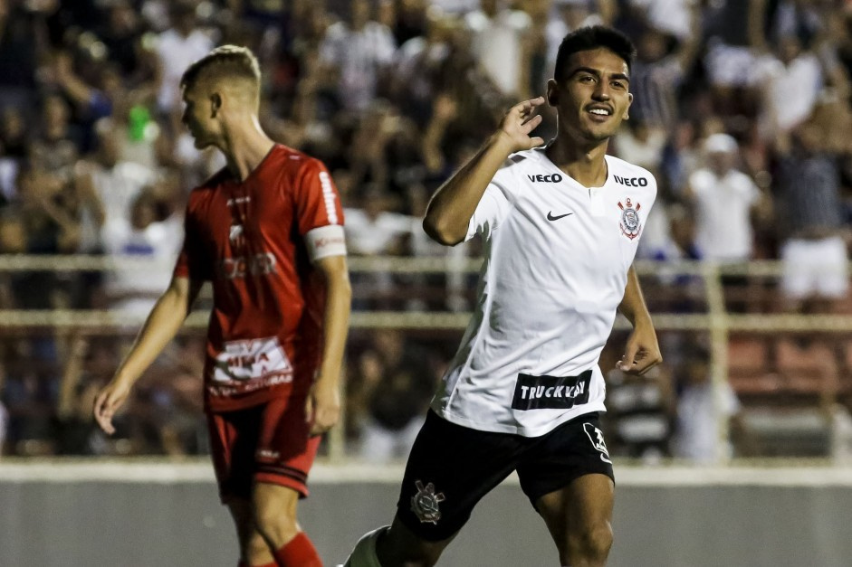 Formado nas categorias de base do Corinthians, Fabrício Oya defenderá o Azuriz em 2022