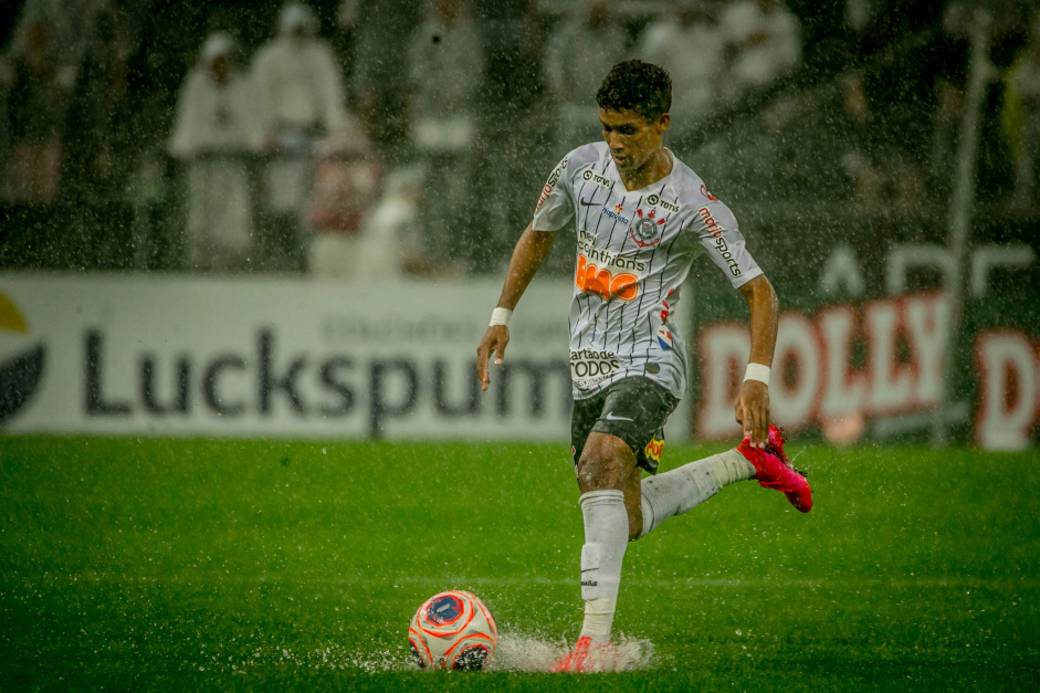 Diante do Santo André, Pedrinho entrou em campo pela última vez com a camisa do Corinthians