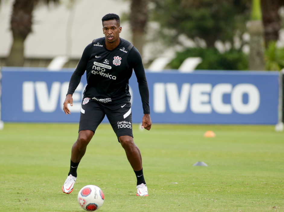 Jô será multado pelo Corinthians após clube não acatar motivos para ausência em treinos
