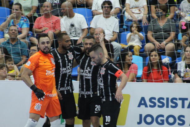 Tatinho fez o primeiro gol do Corinthians na LNF