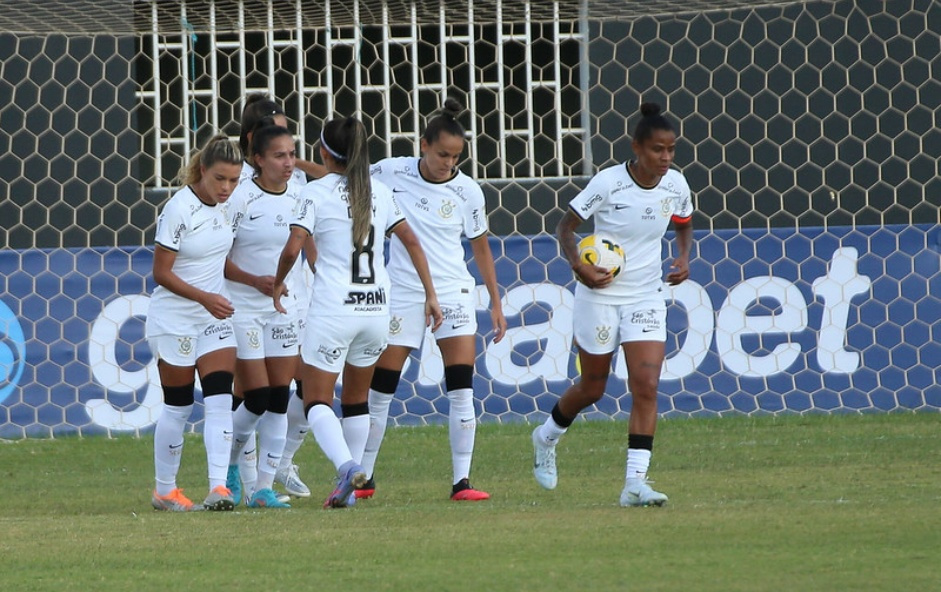 Corinthians venceu o Cresspom por 3 a 0 na tarde deste domingo pelo Brasileirão Feminino