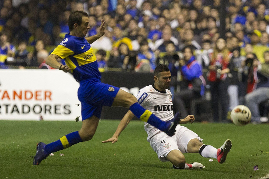 Leandro Castán esteve em todos os jogos mata-mata do Corinthians na Libertadores 2012
