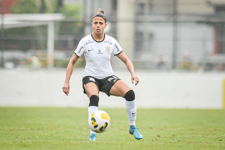 Giovanna Campiolo foi titular na vitria do Corinthians Feminino contra o Flamengo