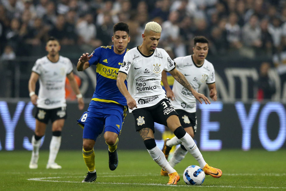 João Victor esteve em campo por 45 minutos na classificação do Corinthians contra o Boca Juniors