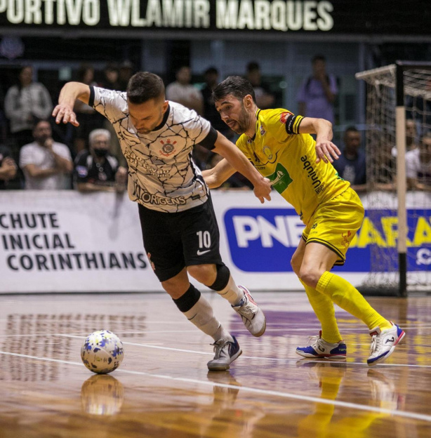 Corinthians  superado pelo Praia Clube em jogo vlido pela primeira fase da LNF