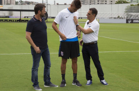 Duilio Monteiro Alves (então diretor de futebol), Richard e Jorge Kalil (então diretor adjunto) durante apresentação oficial, no início de 2019