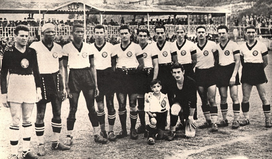H 85 anos o Corinthians conquistava o nono Campeonato Paulista de sua histria, sendo o primeiro da Era Profissional