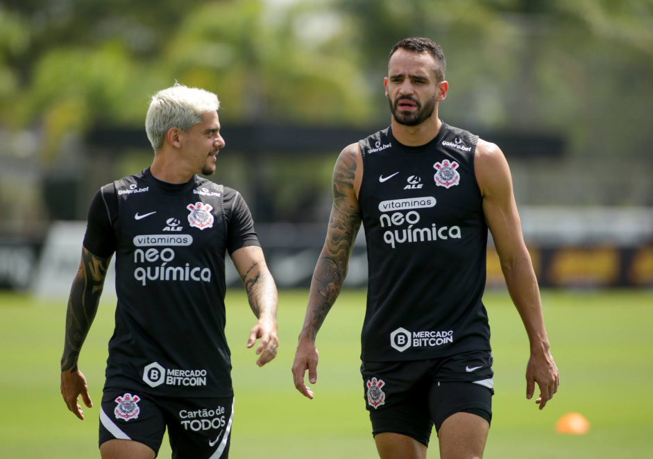 Fagner e Renato Augusto fazem parceria no Corinthians