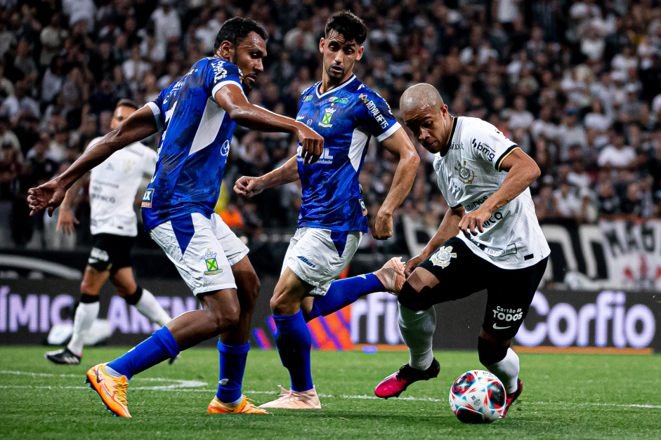 Caetano e Pedrinho fazem estreias com a camisa do Corinthians em ltimo jogo da primeira fase