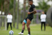 Paulinho usa prote��o na coxa direita na volta dos treinos do Corinthians; saiba o motivo
